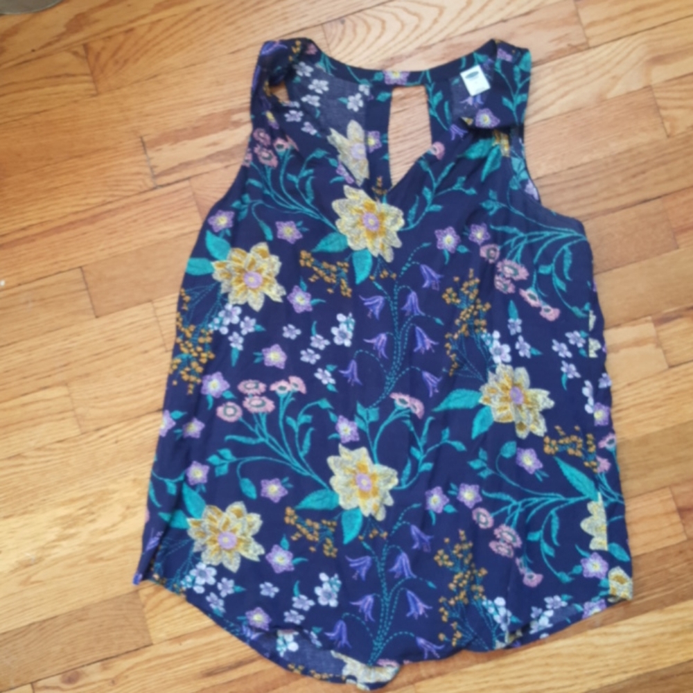 ON Flower Pattern Sleeveless top, keyhole …